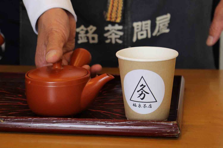 ワンポイントレッスンで淹れ方のコツを教わり、そのままテイクアウト。
