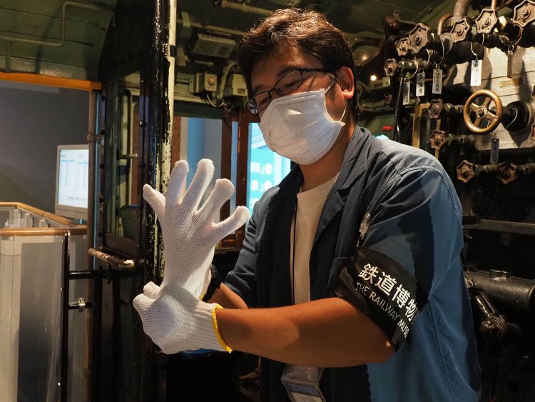 しっかり軍手を装着して気合を入れます。