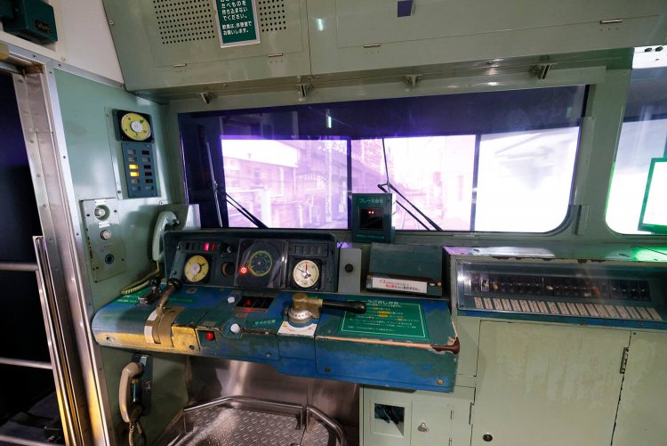 『てっぱく』の前身にあたる「交通博物館」でも活躍していた「205シミュレータ」。今の山手線とは異なるタイプのATCで運転していく。