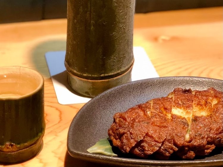 千葉のおいしい地酒といただくさつま揚げは格別だ。