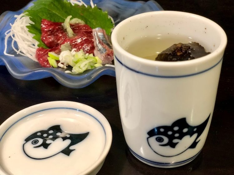 ちゃんとふぐヒレ酒用の器があるんです。