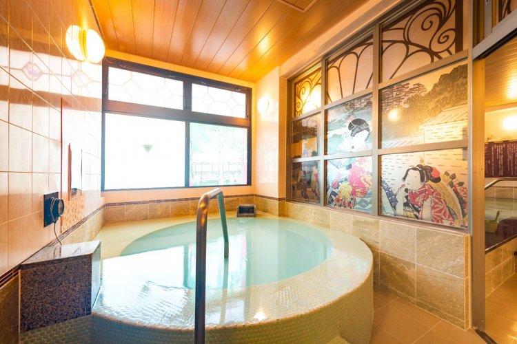 日替の湯では、季節の湯やイベント風呂、薬湯などさまざまな湯を楽しめる。
