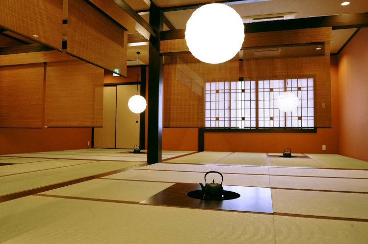 畳敷きの談話室は、湯上りの待ち合わせ場所としても最適。