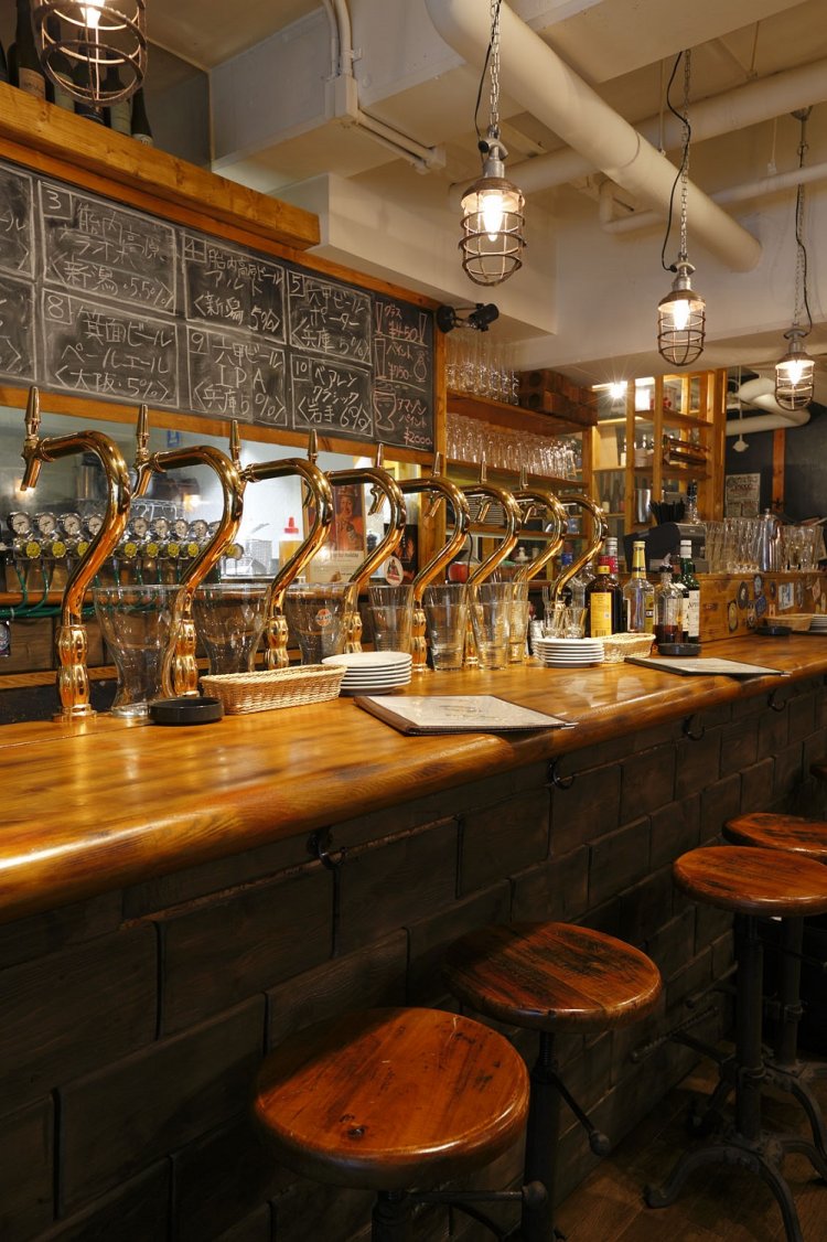 樽生 VECTOR BREWING・ねこぱんちグラス500円～などが味わえる。