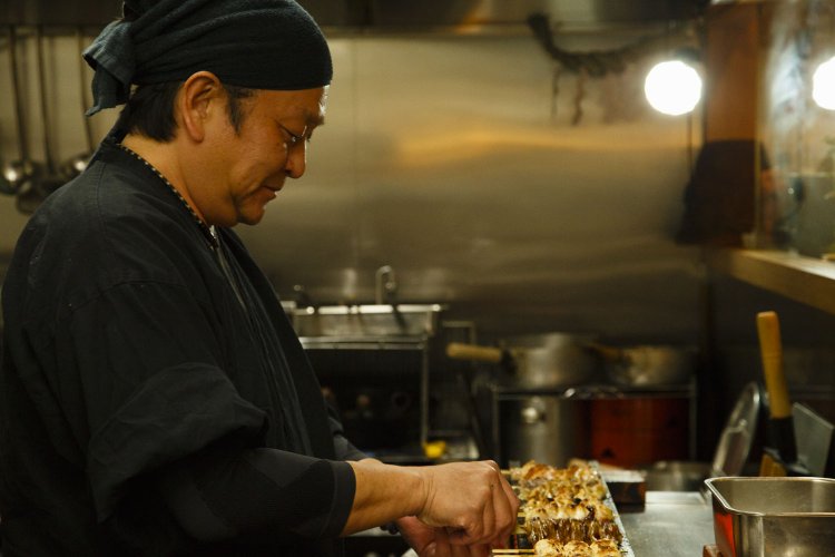 大将が作る先代直伝の酎ハイを飲みに、今や遠くからも客が訪れる。