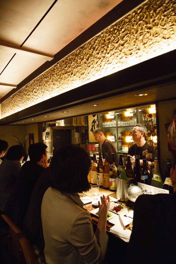 客層の多くは近くで働く会社員。出張帰りにふらっと顔を出す常連もいる。