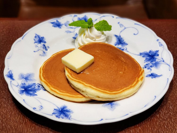 ホットケーキ 748円。