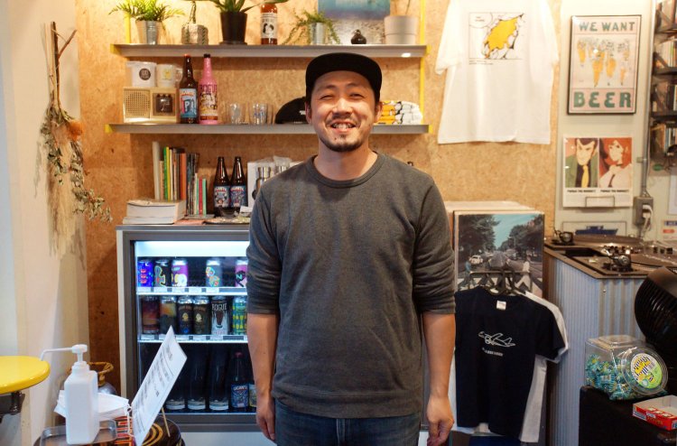 店主の岩下祐亮さん。