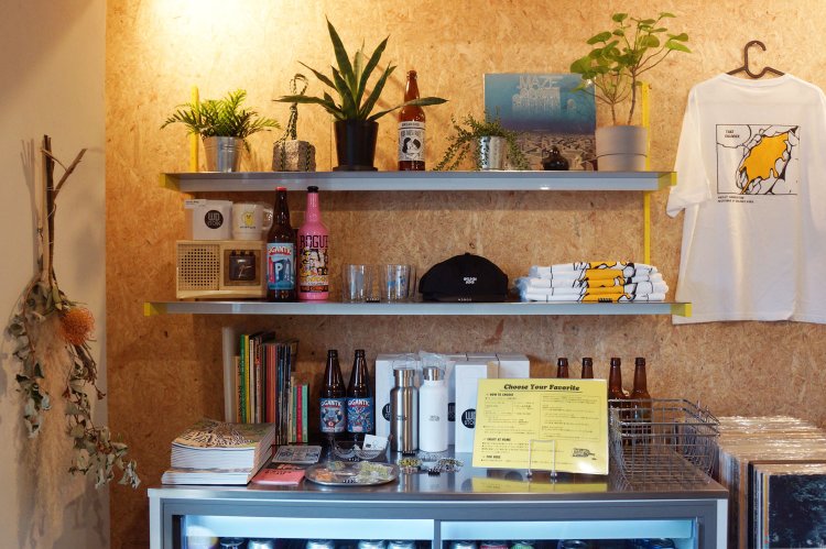 グッズコーナーにはオリジナルグッズも多数。