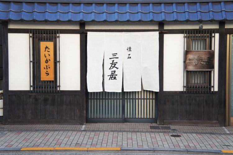 雰囲気たっぷりの店構えに期待が高まる。