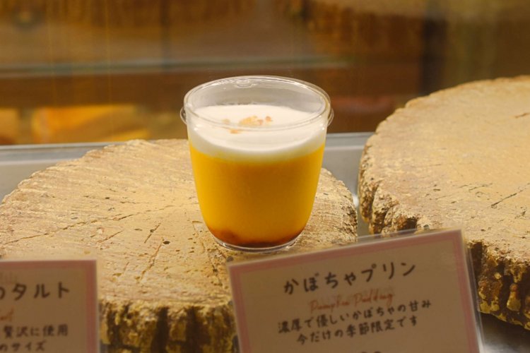 季節商品のかぼちゃのプリン410円も、限定なので買っていく人が多い。