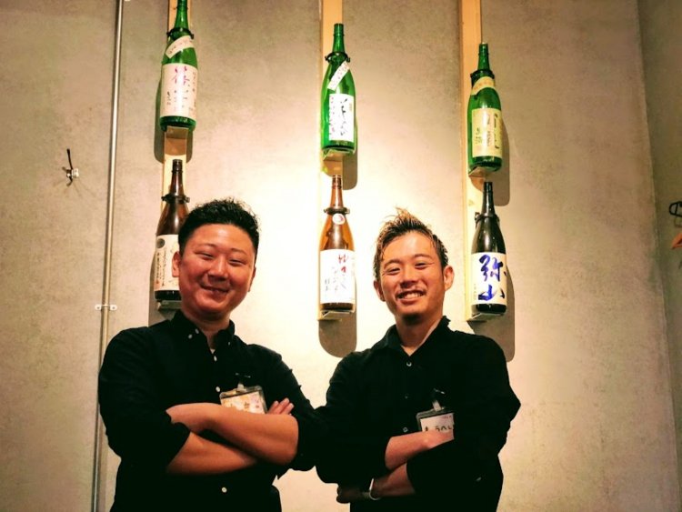 店長の秋本さん（左側）と料理長の大山さん（右側）。
