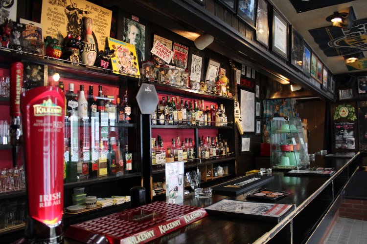 つい長居をしてしまうカウンター。