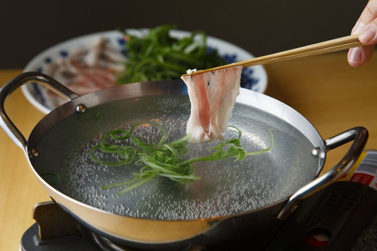 じゃがじゃが鍋（宮崎豚のしゃぶしゃぶ）800円。