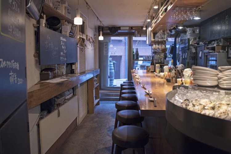 カウンター席。