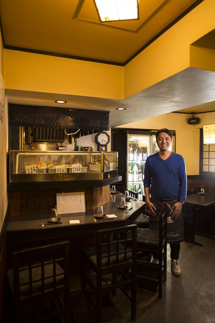 「日本酒も約200種揃えてます」と店主。