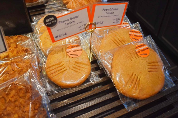 ピーナッツバタークッキーJPサイズ183円、NYサイズ324円。