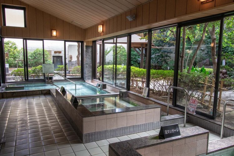 男女の浴室は配置や大きさは異なるが、浴槽の種類は同じ。 