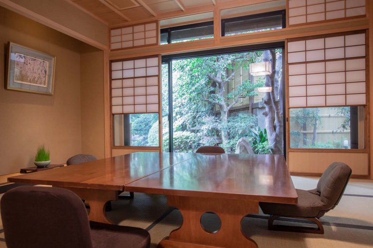 貸個室の「桜の間」は10畳の広さがあり、7～8人で利用できる。2時間3000円。