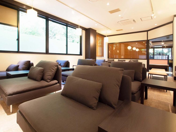 1階奥にある「ゆったりラウンジ」。食事処が近いので食後のひと休みにも利用できる。