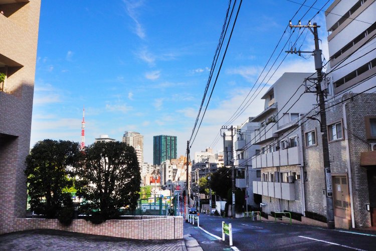 韓国領事館の前に警備員がたくさんいて物々しい雰囲気だったので、ちょっと遠慮して撮ってます。