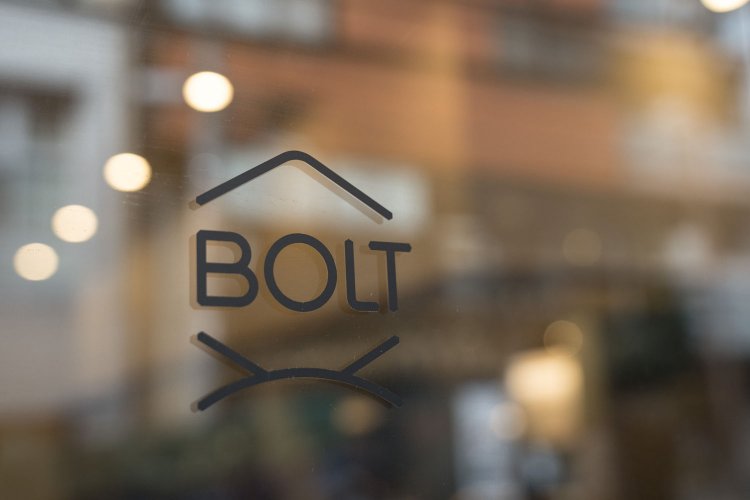 2017年オープン。カウンターわずか9席の店。