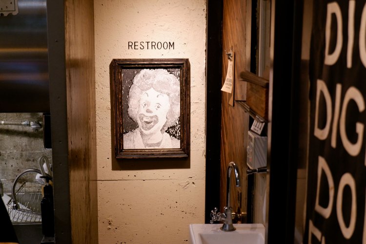 内装へのこだわりは、たとえお手洗いであろうとも妥協を見せない。