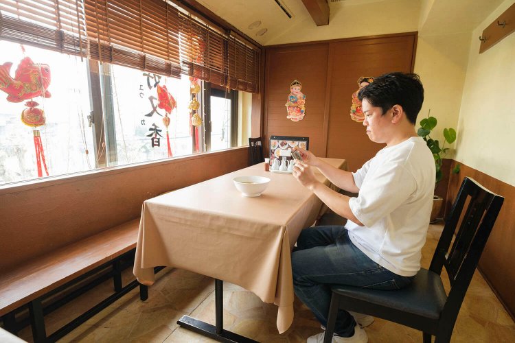 逆光で料理写真を撮影する時の位置例