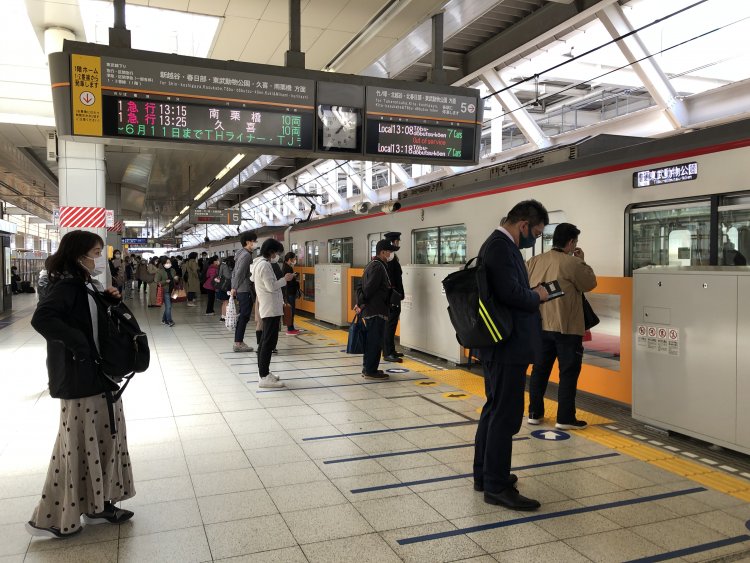 東武スカイツリーラインの北千住駅ホーム。なんだかとっても都会的。
