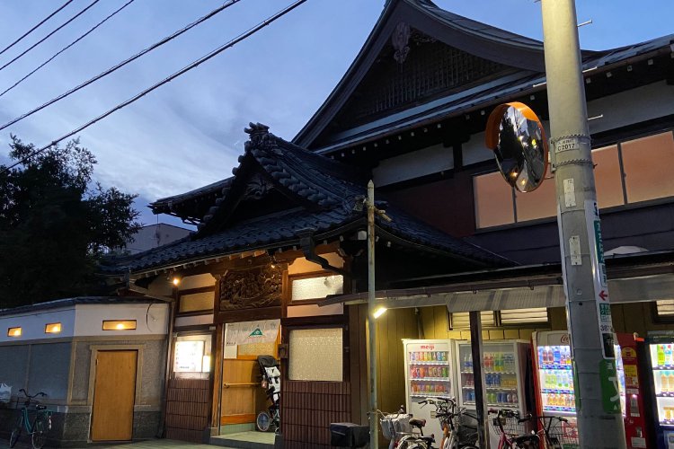 キングオブ縁側とも呼ばれる『タカラ湯』。イベントも多数開催される。