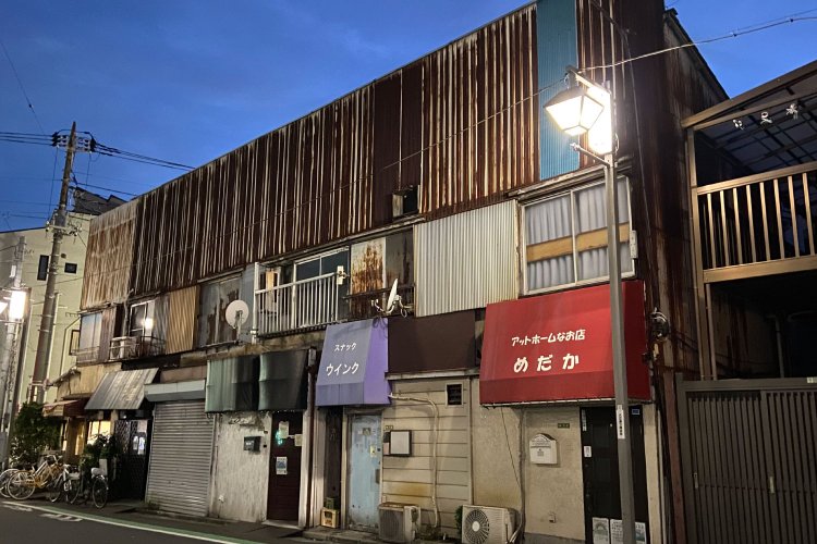 思わず立ち止まるこの佇まい。