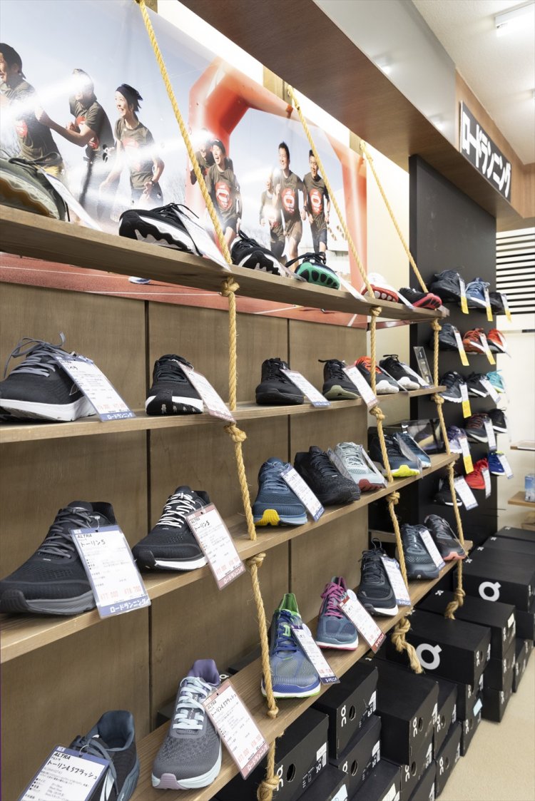 シューズの品揃えは500種類以上。専門的な知識を持つスタッフが相談に乗ってくれる。