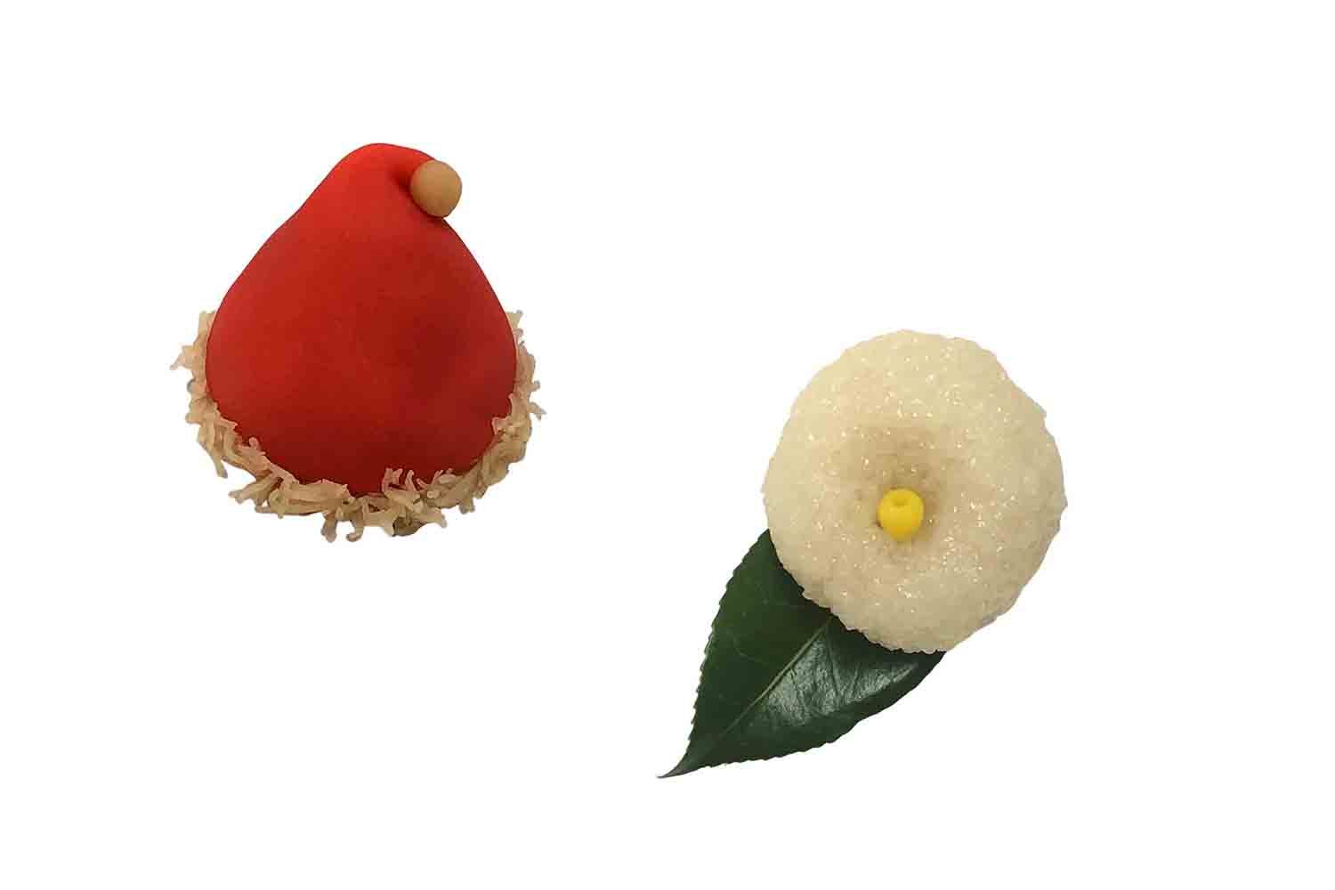 12月の和菓子教室で習う「サンタクロース」(左)と「侘助(わびすけ)」(右)。(写真提供:両口屋是清)