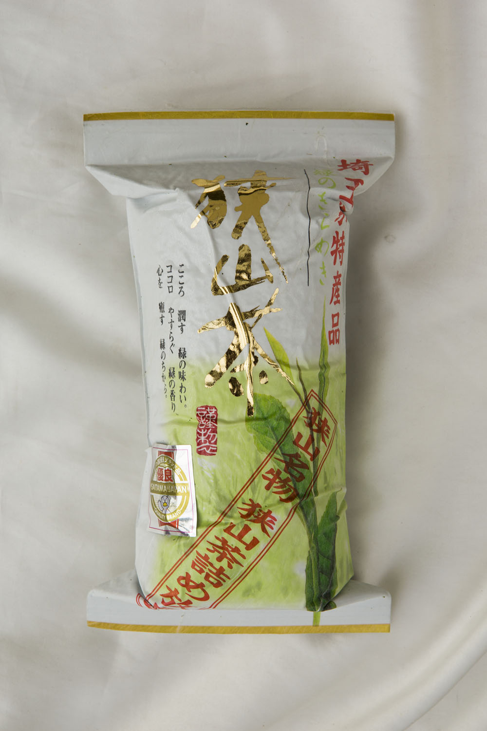 「狭山茶詰め放題」1080円は300g以上の茎茶・粉茶・煎茶をブレンドした売れ筋商品。