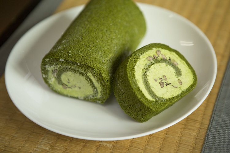 「狭山茶ロールケーキ」1200円。