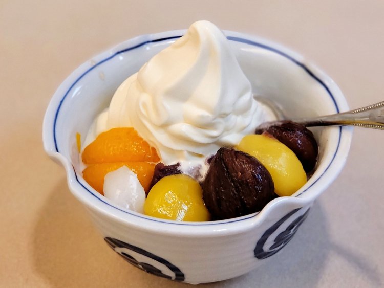 老舗のあんみつに純喫茶のパフェやプリン！名店揃いの楽しい街～黒猫スイーツ散歩 上野編まとめ～