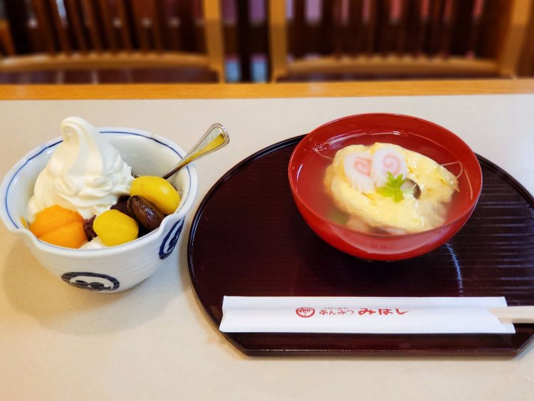 季節限定 栗クリームあんみつ 910円。おぞうに 730円。