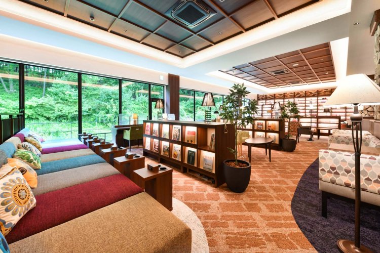 岩盤浴客専用の休憩スペース。漫画コーナーやリクライニングベッドなどを時間制限なしで楽しめる。