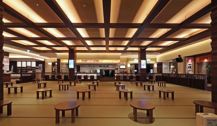 フットマッサージや大画面テレビもあるので、待ち合わせに便利。