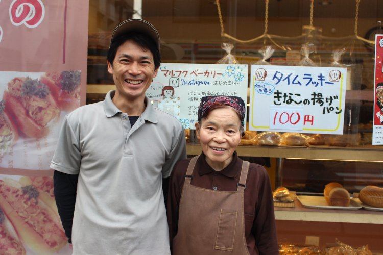 左が阿部憲和さん、右が房子さんの親子。