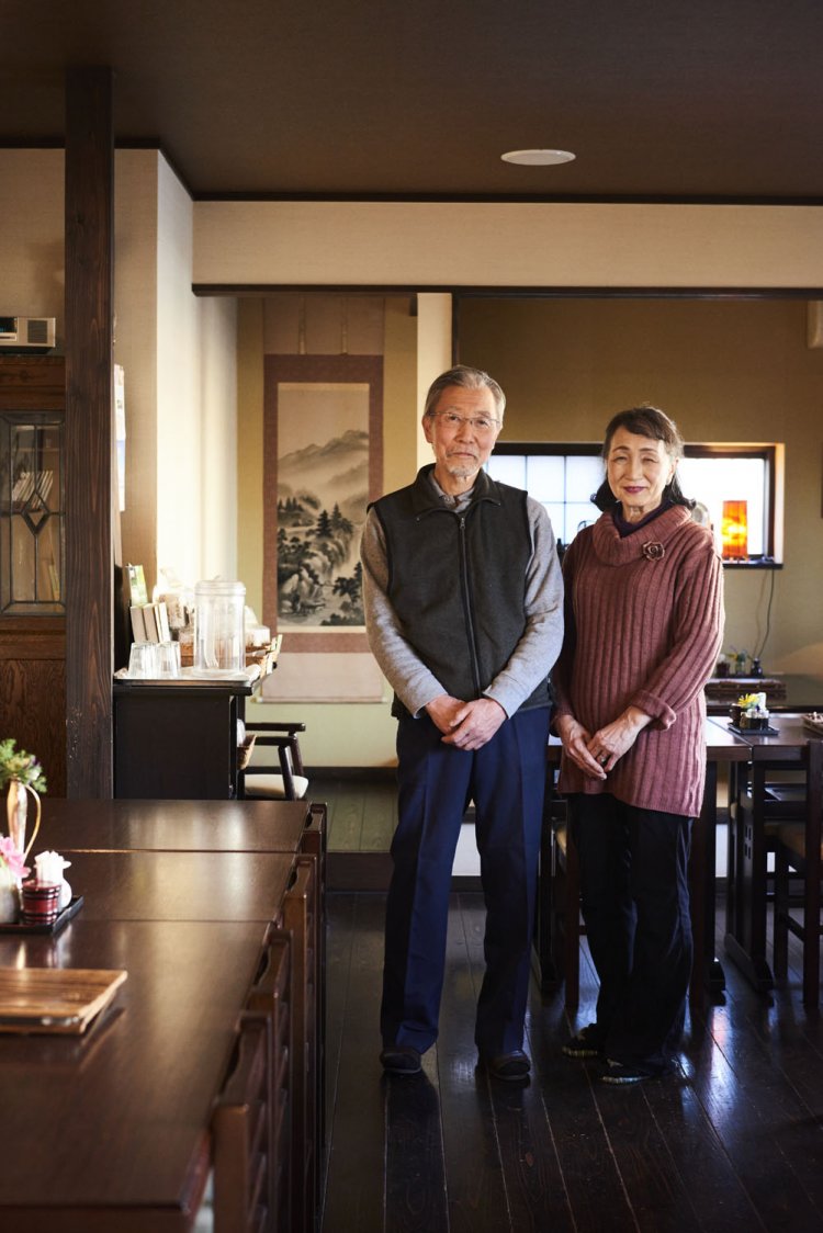 岩堀さんご夫妻の温かな人柄にふれて、足しげく通うファンも多い。