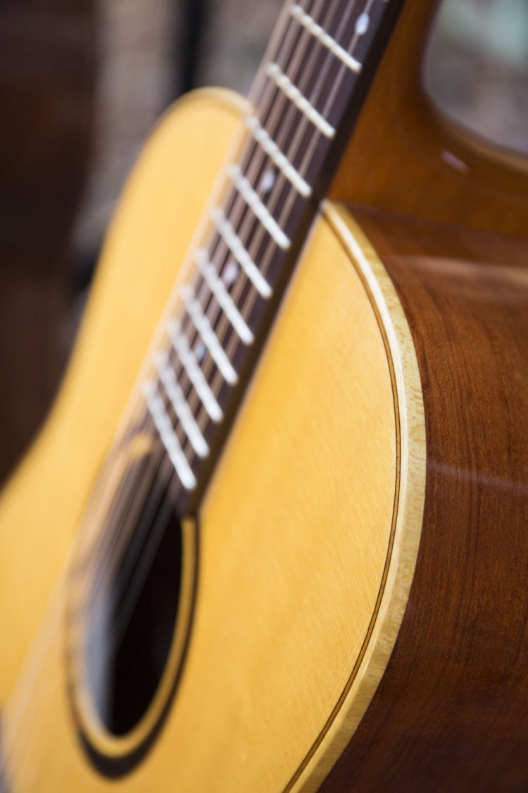 バインディングにトラ目のメイプルを使うなど細かな技も。