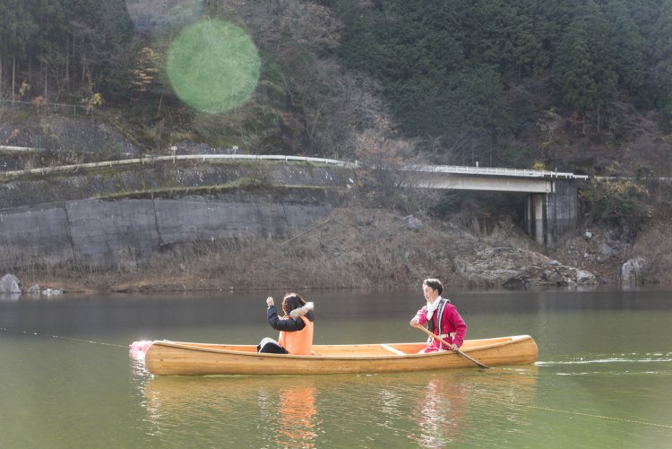 レンタルカヌーは1日2000円と保険料1名500円。犬の同乗は500円。