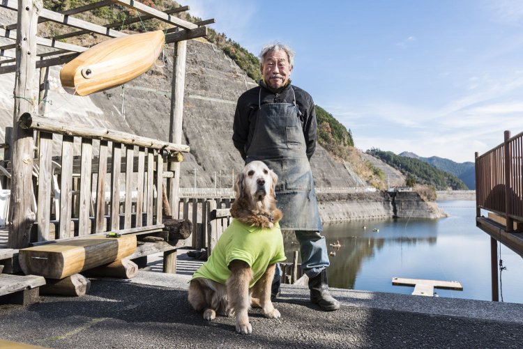 山田さんと愛犬のりんごちゃん。
