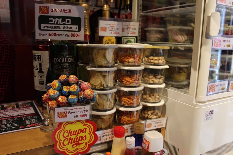 乾き物やお店ロゴのインスパイア元のキャンディーも。