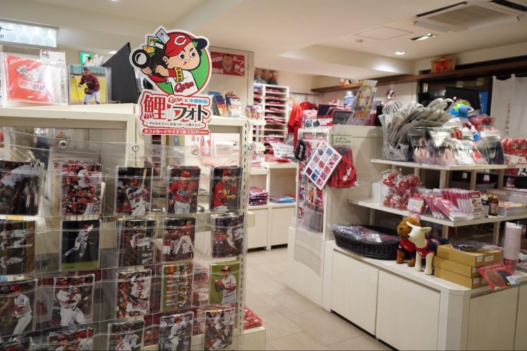 「こんなものまで？」と思うような日用品もカープ仕様になっていた。