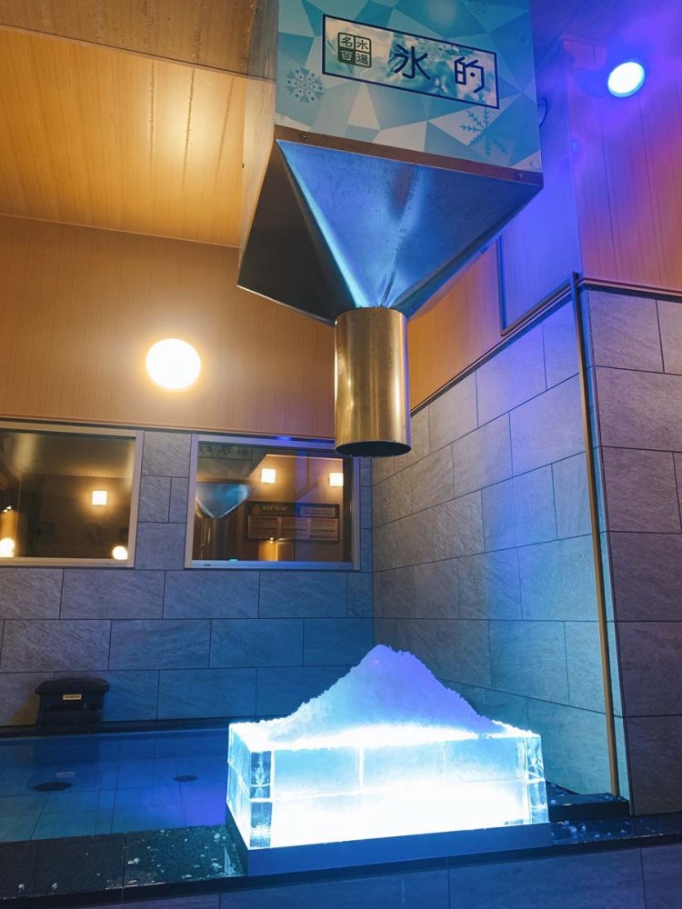 もしかしたら世界初？ アイスディペンサーの氷を使った新感覚クールダウン。 