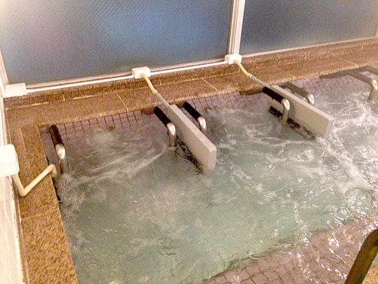 低周波電子とバイブラで体に刺激を与える電子マッサージ風呂。