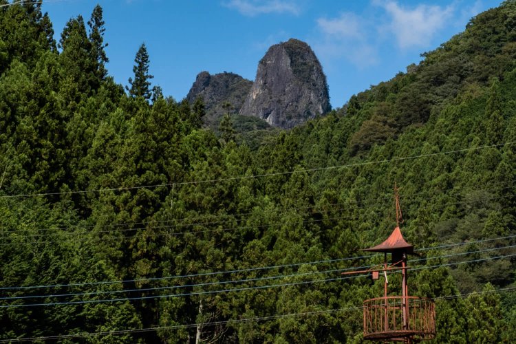 南牧村と下仁田町の境にある鹿（かな）岳。