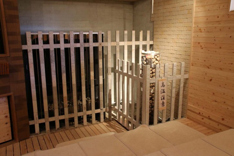 ロウリュも楽しめる低温サウナ。